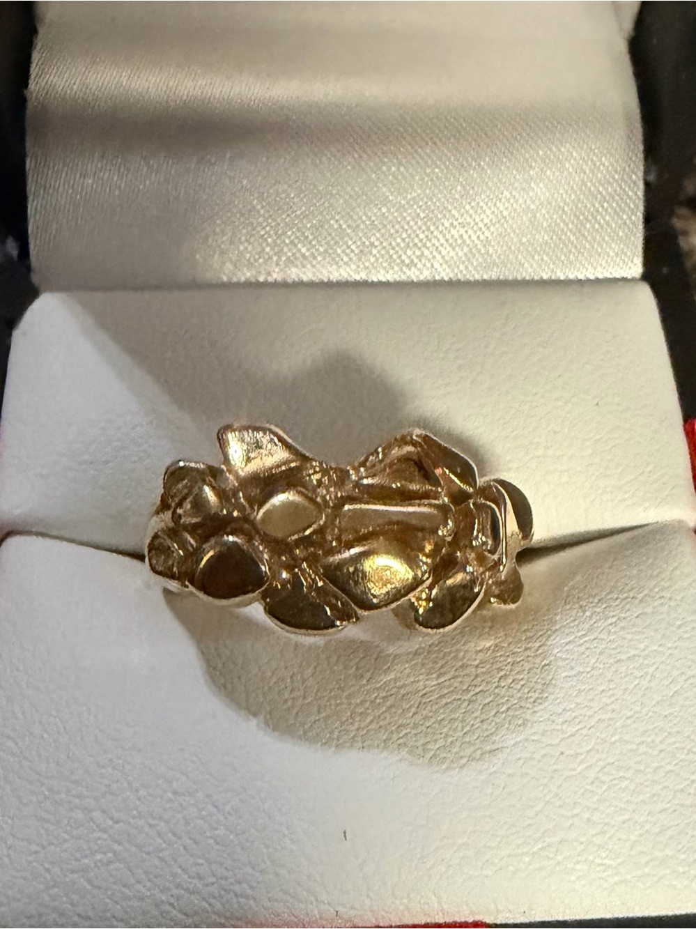 Openwork Ring - Elegant Leaf Motif 14 karat gold overlay